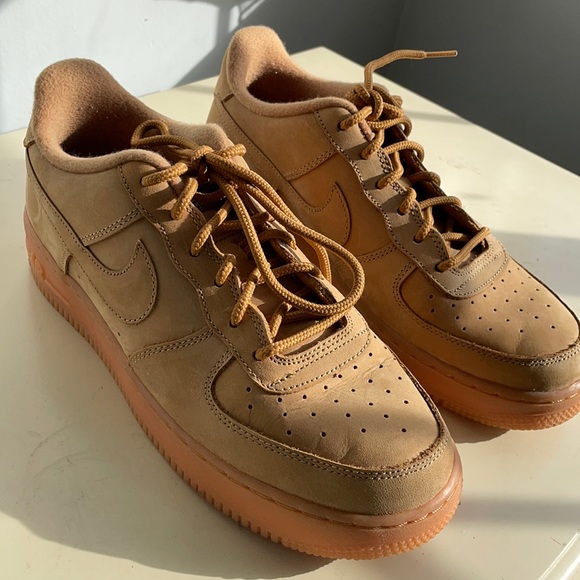 Air Force 1s Low - Picture 1 of 2